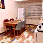 Licensed ,Jazzy Top Class 3 Bedrooms Homes 100Mb Wi-Fi
